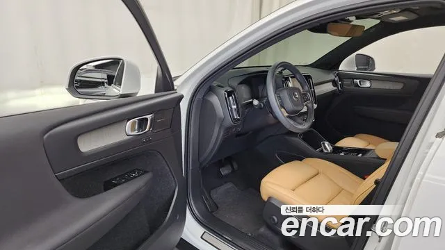Volvo XC40 2021 thumb 5