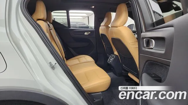 Volvo XC40 2021 thumb 3