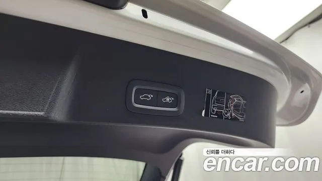 Volvo XC40 2021 thumb 4
