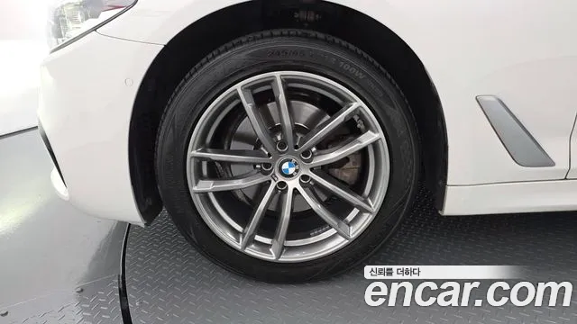 BMW 5 серии 2018 thumb 11