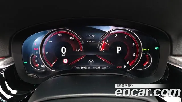 BMW 5 серии 2018 thumb 8