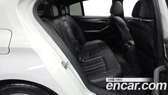 BMW 5 серии 2018 thumb 6