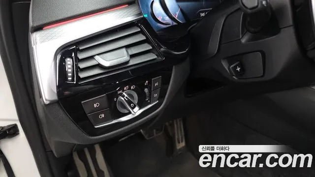 BMW 5 серии 2018 thumb 9