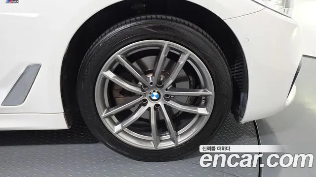 BMW 5 серии 2018 thumb 12