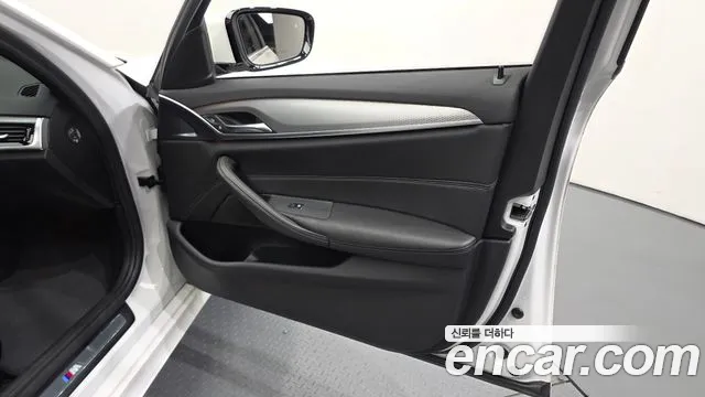BMW 5 серии 2018 thumb 4