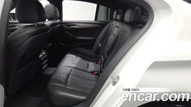 BMW 5 серии 2018 thumb 10