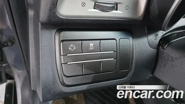 KGM Tivoli 2015 thumb 10