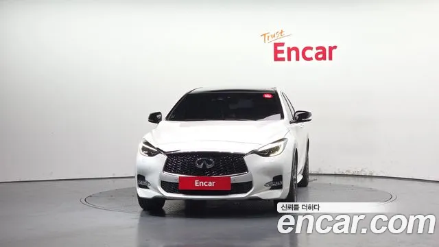 Infiniti Q30 2017 thumb 9
