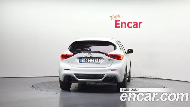 Infiniti Q30 2017 thumb 8