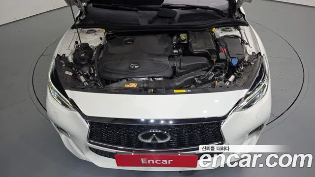 Infiniti Q30 2017 thumb 4