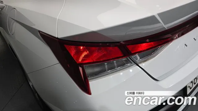 Hyundai Elantra 2023 thumb 10