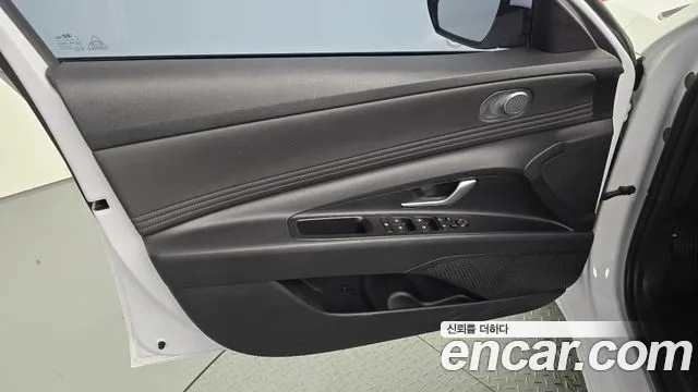 Hyundai Elantra 2023 thumb 2
