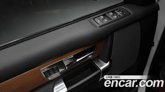 Land Rover Discovery 2015 thumb 4