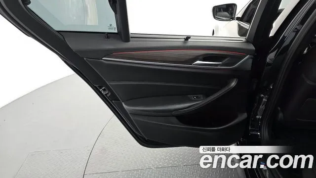 BMW 5 серии 2018 thumb 8