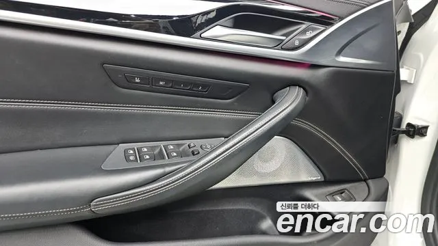 BMW 5 серии 2018 thumb 10