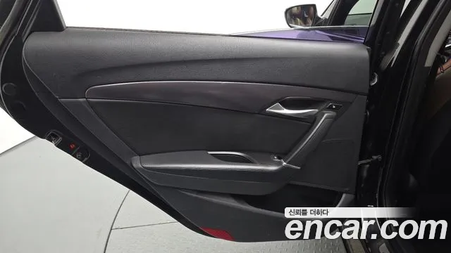 Hyundai i40 2012 thumb 8