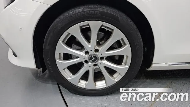 Mercedes-Benz E-Class 2017 thumb 3