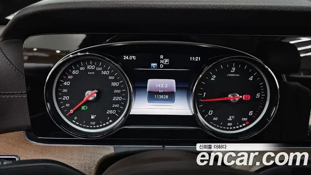Mercedes-Benz E-Class 2017 thumb 6