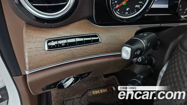 Mercedes-Benz E-Class 2017 thumb 2