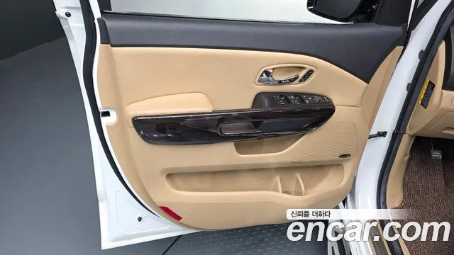 Kia Carnival 2015 thumb 2