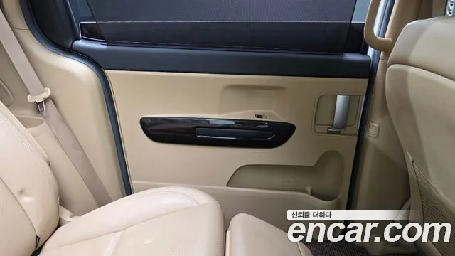 Kia Carnival 2015 thumb 5