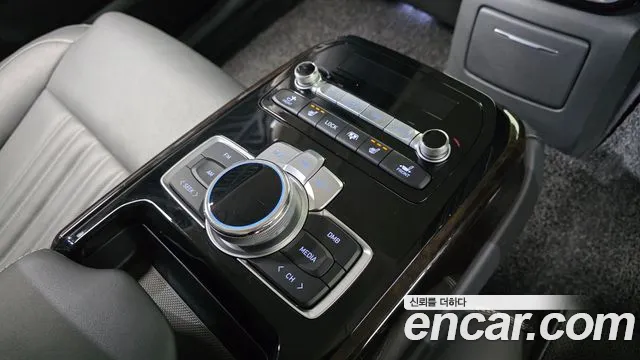 Genesis G90 2019 thumb 10