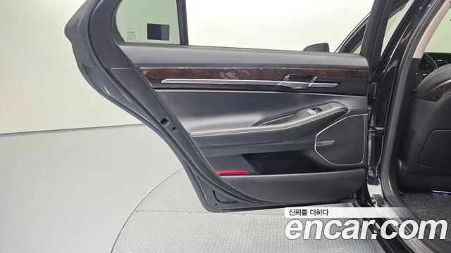 Genesis G90 2019 thumb 12