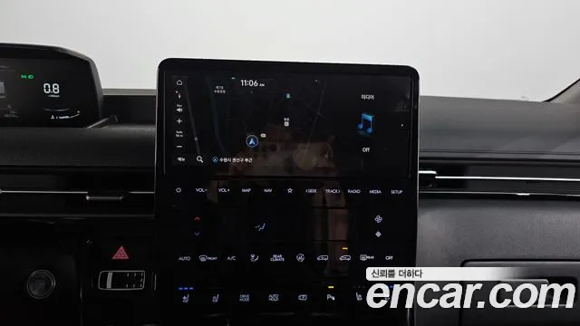 Hyundai Staria 2023 thumb 2