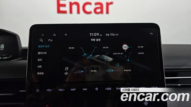 Hyundai Staria 2023 thumb 11