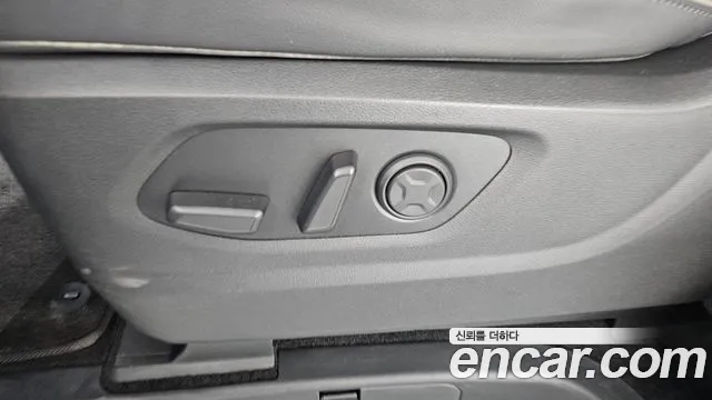 Hyundai Staria 2023 thumb 6