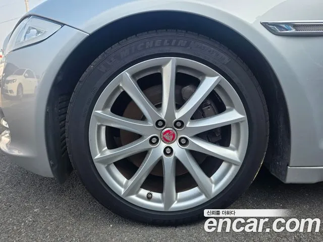Jaguar XJ 2014 thumb 9