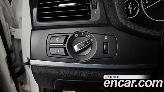 BMW X3 2012 thumb 8
