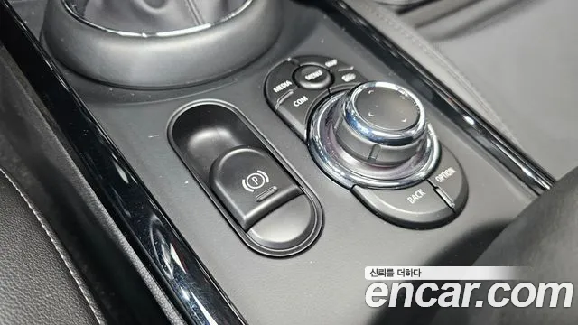 Mini Cooper Clubman 2022 thumb 12
