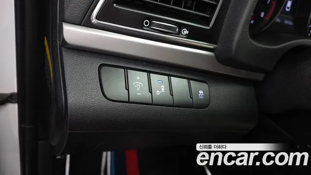 Hyundai Avante 2017 thumb 12