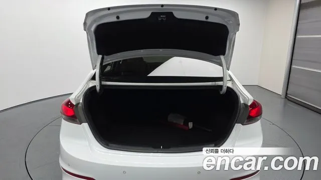 Hyundai Avante 2017 thumb 6