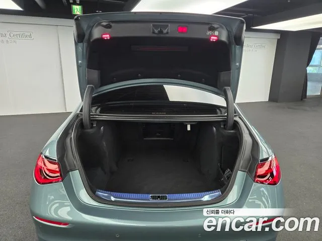 Mercedes-Benz S-Class 2025 thumb 9