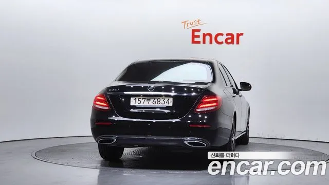 Mercedes-Benz E-Class 2020 thumb 11