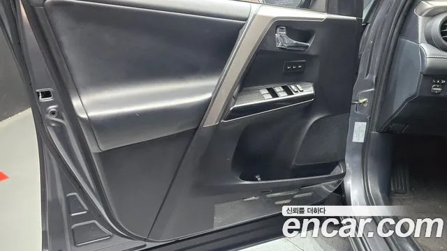 Toyota RAV4 2018 thumb 8