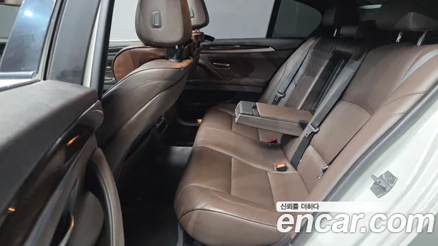 BMW 5 серии 2016 thumb 3