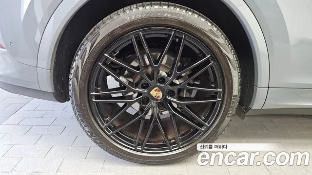 Porsche Cayenne 2023 thumb 8