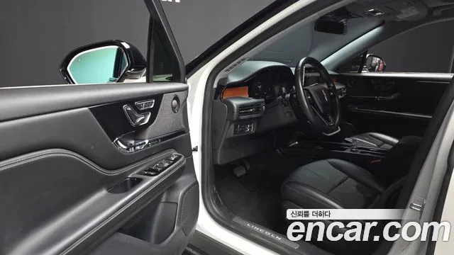 Lincoln Corsair 2020 thumb 2