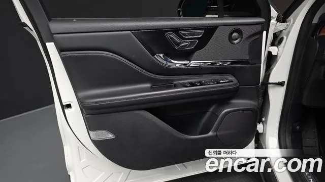 Lincoln Corsair 2020 thumb 10