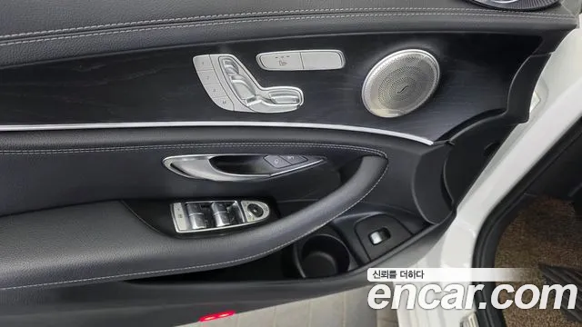 Mercedes-Benz E-Class 2020 thumb 6