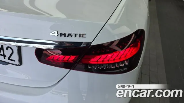 Mercedes-Benz E-Class 2020 thumb 8