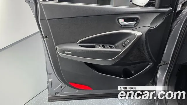 Hyundai Santafe 2017 thumb 12
