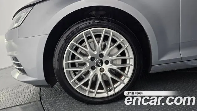 Audi A4 2018 thumb 9