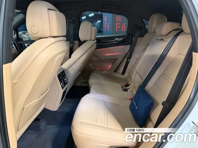 Porsche Cayenne 2023 thumb 12