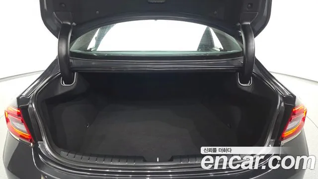Hyundai Grandeur 2017 thumb 8