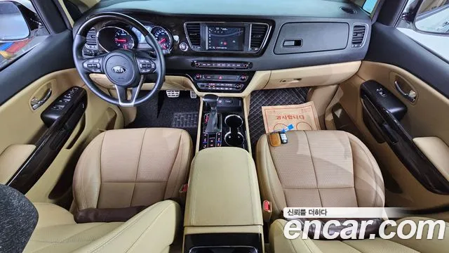 Kia Carnival 2018 thumb 4