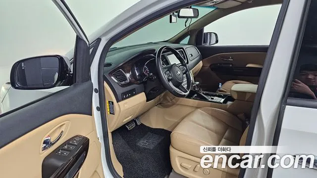 Kia Carnival 2018 thumb 8